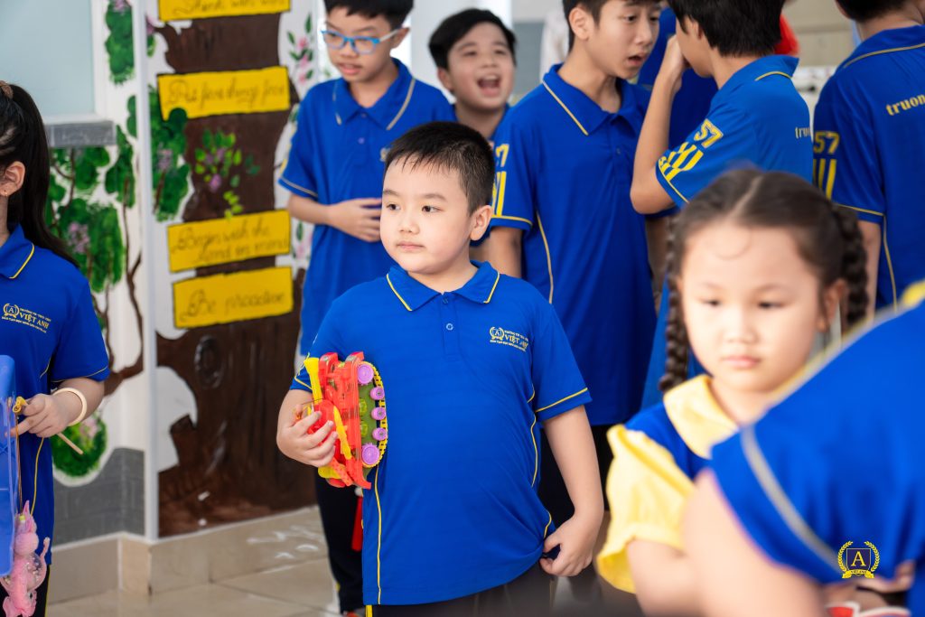 Vì sao nhiều đứa trẻ bỗng trở nên “chậm hiểu”? - Khi nỗi sợ tụt lại phía sau đẩy trẻ vào cuộc đua học sớm - Nguyễn Mạnh Dương