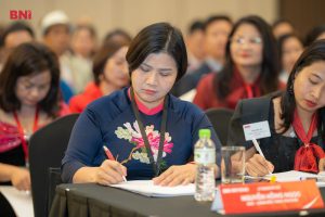 Nguyễn Hồng Ngọc là Thạc sĩ Tâm lý học, chuyên gia tư vấn giáo dục, người sáng lập Công ty Ngọc Việt,