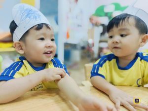 lợi ích khi  cho con đi học sớm
