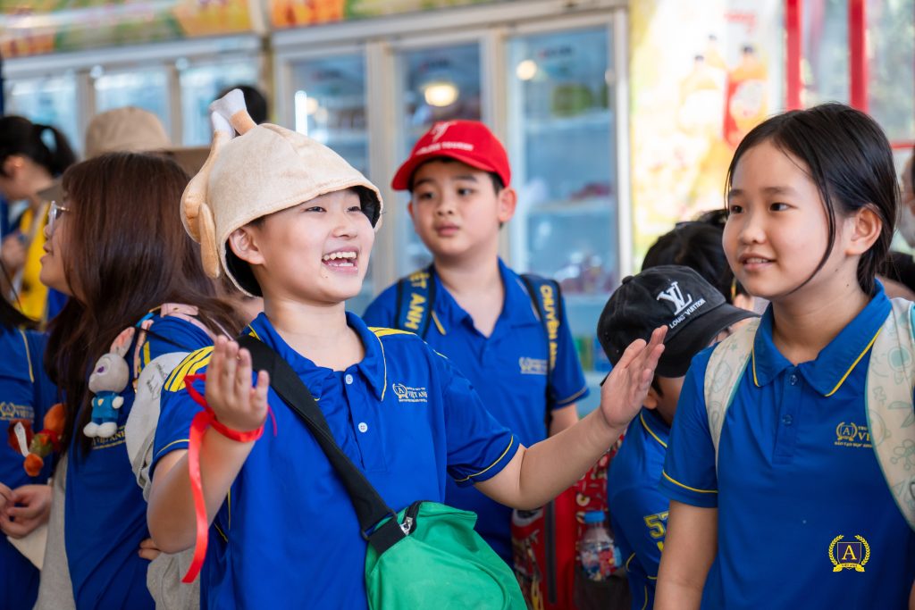 Tự lập không đến từ việc làm thay con trong giáo dục sớm - Nguyễn Mạnh Dương